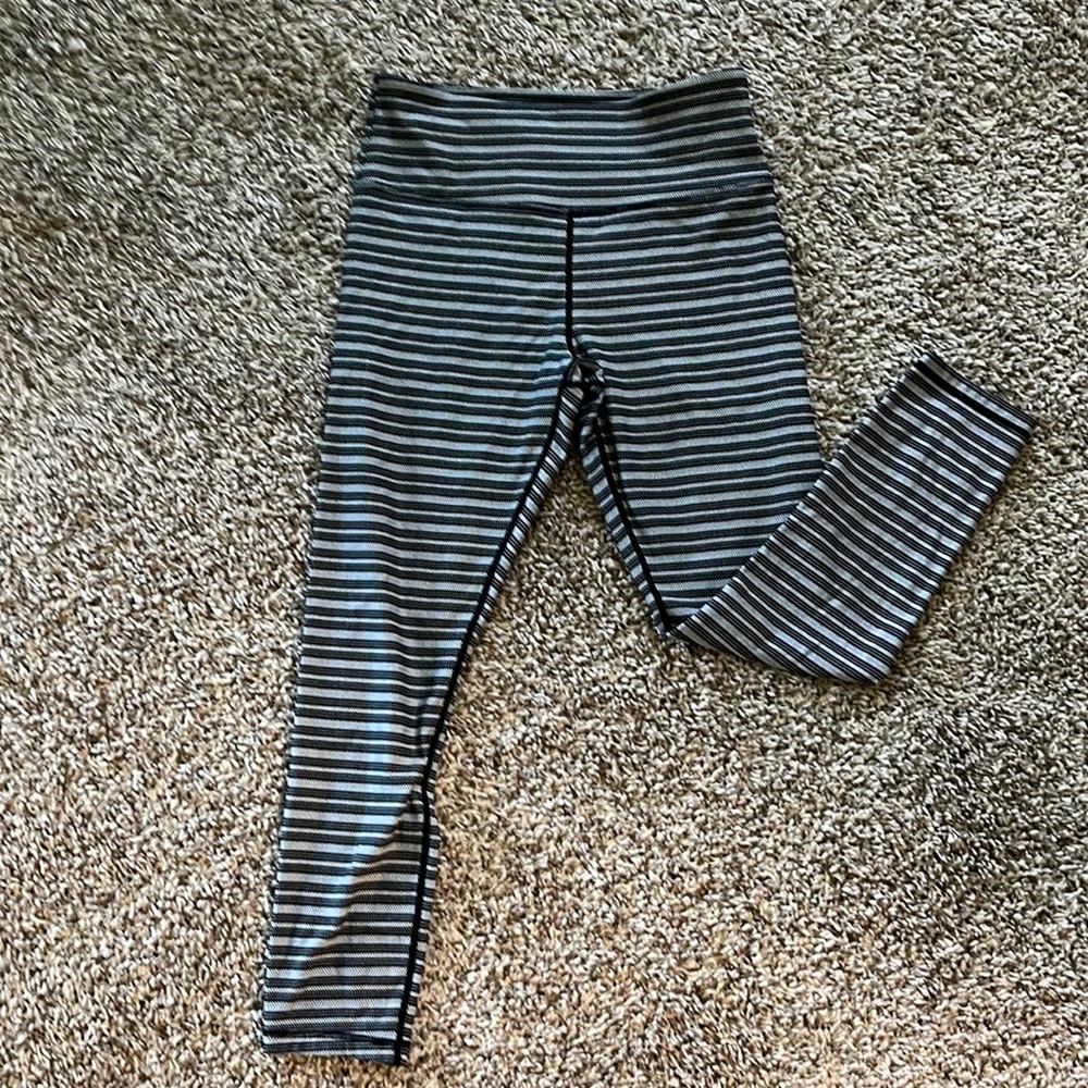 Zyia leggings 6-8 black and white